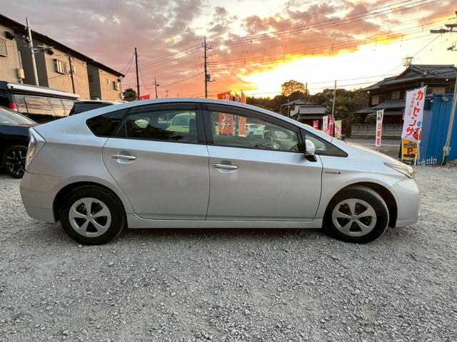 プリウス Ｓ　３０プリウス後期　ナビ　ドラレコ　ＥＴＣ　地デジ（12枚目）