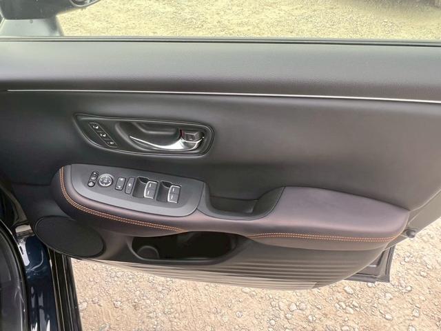 ZR-V e:HEV Z Honda SNSHING 後退出庫サポート マルチビューカメラシステム BOSEプレミアムサウンドシステム アダプティブドライビングビーム ハンズフリーアクセス 18インチアルミホイール(20枚目)