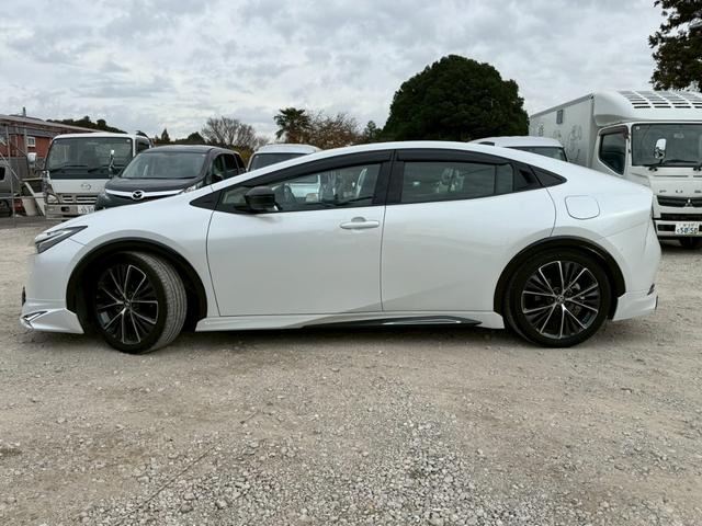 プリウス Ｚ　モデリスタフルエアロ　１２．３インチ大画面ディスプレイ　ノラミックビューモニター　シートヒーター／ベンチレーション　ＬＥＤアクセサリーランプ　艶ありブラックパーツ（7枚目）