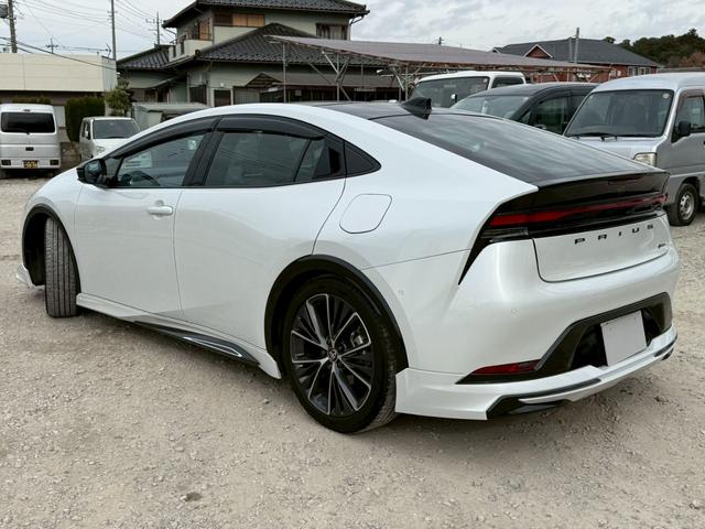 プリウス Ｚ　モデリスタフルエアロ　１２．３インチ大画面ディスプレイ　ノラミックビューモニター　シートヒーター／ベンチレーション　ＬＥＤアクセサリーランプ　艶ありブラックパーツ（8枚目）