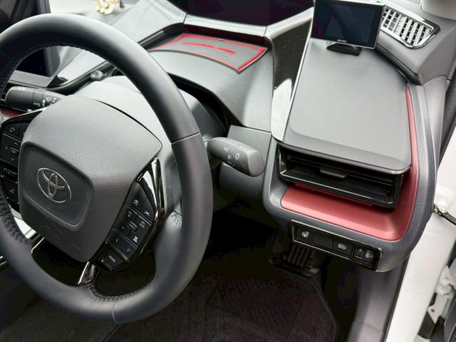 プリウス Ｚ　モデリスタフルエアロ　１２．３インチ大画面ディスプレイ　ノラミックビューモニター　シートヒーター／ベンチレーション　ＬＥＤアクセサリーランプ　艶ありブラックパーツ（15枚目）