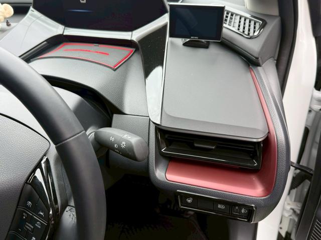 プリウス Ｚ　モデリスタフルエアロ　１２．３インチ大画面ディスプレイ　ノラミックビューモニター　シートヒーター／ベンチレーション　ＬＥＤアクセサリーランプ　艶ありブラックパーツ（18枚目）