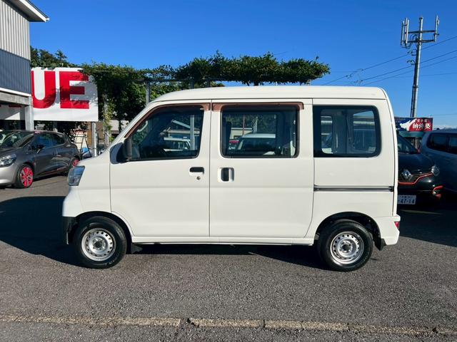ハイゼットカーゴ スペシャルクリーンＳＡＩＩＩ　車検２年付き・走行距離８，０００キロ台・スマートアシストＩＩＩ・純正オーディオ・エアコン・パワーステアリング・エアバッグ（3枚目）