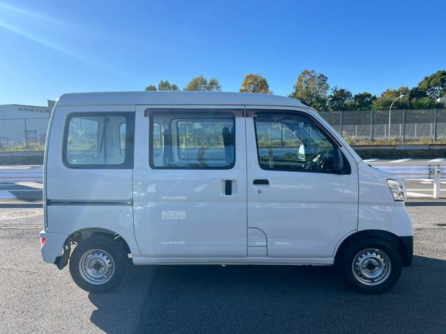 ハイゼットカーゴ スペシャルクリーンＳＡＩＩＩ　車検２年付き・走行距離８，０００キロ台・スマートアシストＩＩＩ・純正オーディオ・エアコン・パワーステアリング・エアバッグ（7枚目）