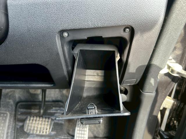 ムーヴ カスタム　Ｘリミテッド　車検令和８年１０月／純正オーディオ／ＥＴＣ／オーバーヘッドコンソール／ＨＩＤヘッドライト／オートエアコン／純正アルミホイール／フォグ／アクセサリーソケット／電動格納ミラー／シートリフター／スマートキー（27枚目）