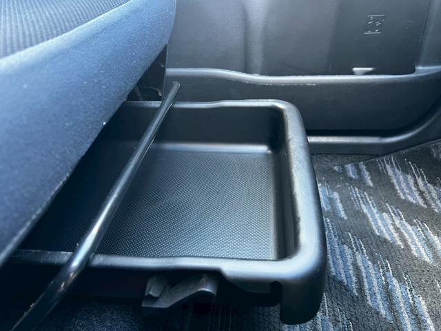 ムーヴ カスタム　Ｘリミテッド　車検令和８年１０月／純正オーディオ／ＥＴＣ／オーバーヘッドコンソール／ＨＩＤヘッドライト／オートエアコン／純正アルミホイール／フォグ／アクセサリーソケット／電動格納ミラー／シートリフター／スマートキー（30枚目）