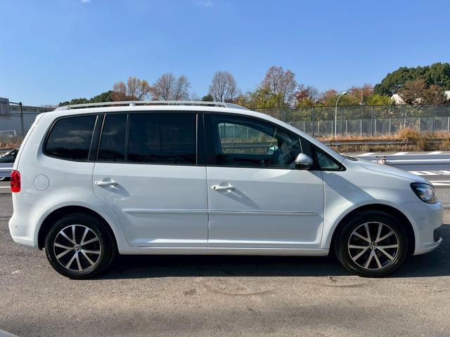 ゴルフトゥーラン ＴＳＩ　ハイライン　車検令和９年８月・純正ナビ・フルセグＴＶ・バックモニター・ＥＴＣ・ＢＬＵＥＴＯＯＴＨ・オートエアコン・キーレス・シートリフター（7枚目）