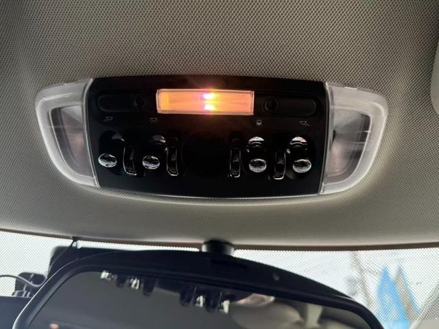 ＭＩＮＩ クーパーＤ　クラブマン　アイドリングＳＴＯＰ　パワステ　Ｂｌｕｅｔｏｏｔｈ対応　エアコン　パワーウィンド　助手席エアバッグ　運転席エアバッグ　ＡＢＳ　ナビ　ＨＤＤナビゲーション　ＵＳＢポート（16枚目）