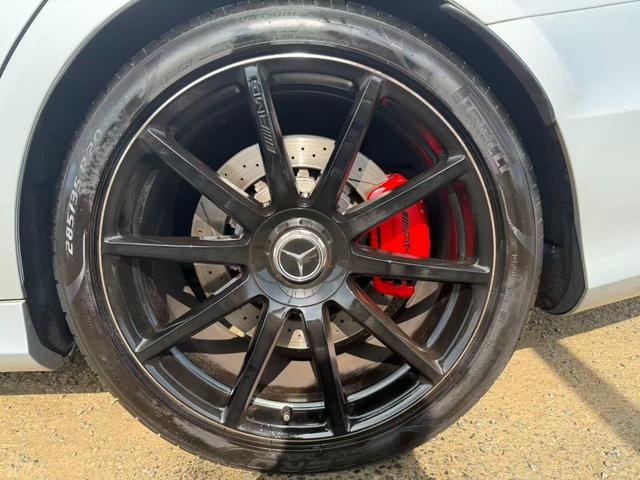 Ｓクラス Ｓ６３　ロング　Ｓ６３　ロング（５名）　ヒーター　全周囲カメラ　サンルーフ　ＬＥＤライト　ナビ　禁煙　アイドリングストップ　オートクルーズコントロール　クリアランスソナー　スマートキー　バックカメラ　パワーシート（8枚目）