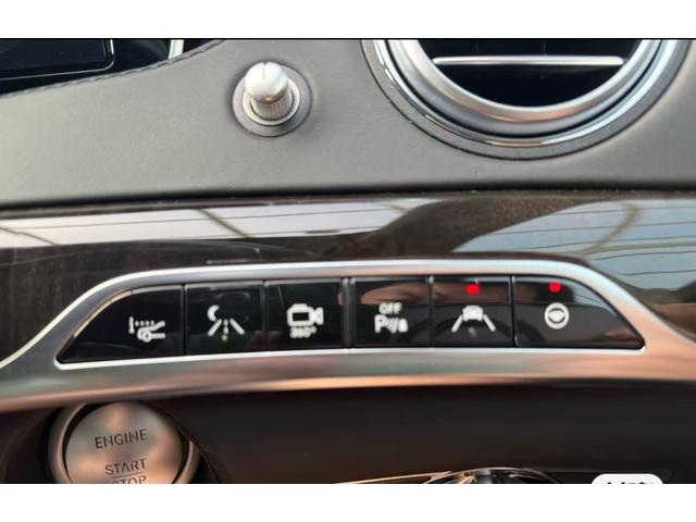 Ｓクラス Ｓ６３　ロング　Ｓ６３　ロング（５名）　ヒーター　全周囲カメラ　サンルーフ　ＬＥＤライト　ナビ　禁煙　アイドリングストップ　オートクルーズコントロール　クリアランスソナー　スマートキー　バックカメラ　パワーシート（19枚目）