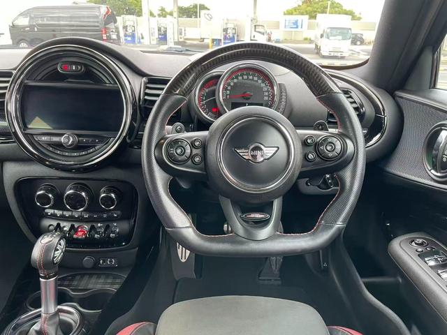 MINI ジョンクーパーワークス クラブマン LEDヘッドランプ パーキングアシスト HDDナビ USB接続 レザーシート ETC 4WD ナビ アクティブクルーズ オートエアコン バックモニター ブルートゥース(12枚目)