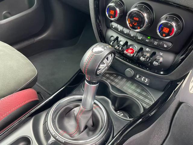 MINI ジョンクーパーワークス クラブマン LEDヘッドランプ パーキングアシスト HDDナビ USB接続 レザーシート ETC 4WD ナビ アクティブクルーズ オートエアコン バックモニター ブルートゥース(13枚目)