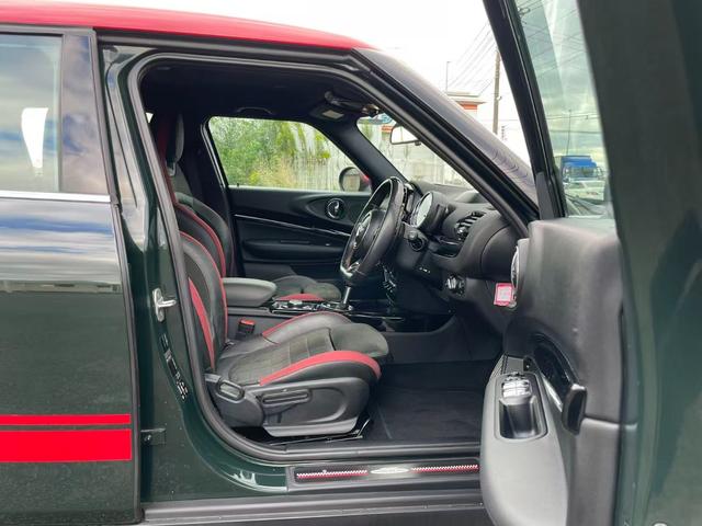 MINI ジョンクーパーワークス クラブマン LEDヘッドランプ パーキングアシスト HDDナビ USB接続 レザーシート ETC 4WD ナビ アクティブクルーズ オートエアコン バックモニター ブルートゥース(14枚目)