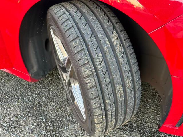 �^�C���̃g���b�h�c�ʂ͖�W���A�u���[�L�p�b�h�ɂ��\���Ȏc�ʂ�����܂��B