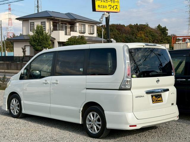 セレナ ハイウェイスター　Ｖエアロセレクション　車検２年付き　インテリジェントキー　キーレスエントリー　助手席エアバッグ　３列　ウォークスルー　盗難防止装置　衝突安全ボディ　フルフラット　ＡＢＳ　パワーウィンド　パワーステアリング（3枚目）