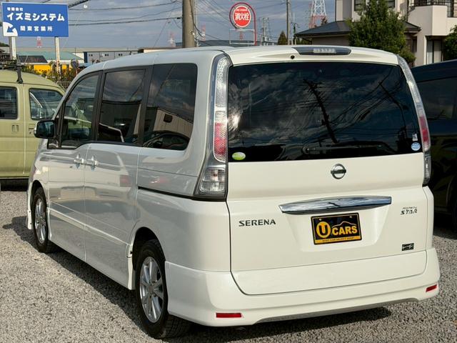セレナ ハイウェイスター　Ｖエアロセレクション　車検２年付き　インテリジェントキー　キーレスエントリー　助手席エアバッグ　３列　ウォークスルー　盗難防止装置　衝突安全ボディ　フルフラット　ＡＢＳ　パワーウィンド　パワーステアリング（4枚目）