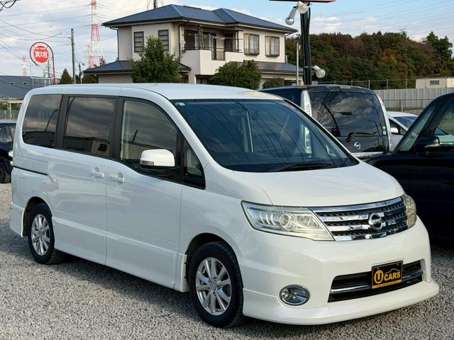 セレナ ハイウェイスター　Ｖエアロセレクション　車検２年付き　インテリジェントキー　キーレスエントリー　助手席エアバッグ　３列　ウォークスルー　盗難防止装置　衝突安全ボディ　フルフラット　ＡＢＳ　パワーウィンド　パワーステアリング（7枚目）