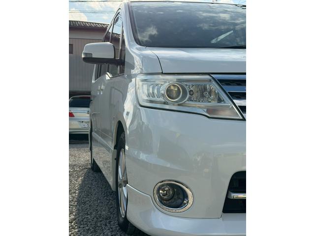 セレナ ハイウェイスター　Ｖエアロセレクション　車検２年付き　インテリジェントキー　キーレスエントリー　助手席エアバッグ　３列　ウォークスルー　盗難防止装置　衝突安全ボディ　フルフラット　ＡＢＳ　パワーウィンド　パワーステアリング（10枚目）