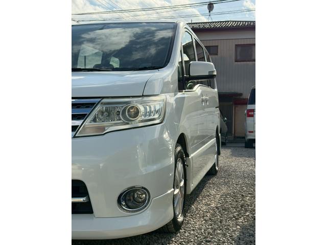 セレナ ハイウェイスター　Ｖエアロセレクション　車検２年付き　インテリジェントキー　キーレスエントリー　助手席エアバッグ　３列　ウォークスルー　盗難防止装置　衝突安全ボディ　フルフラット　ＡＢＳ　パワーウィンド　パワーステアリング（11枚目）