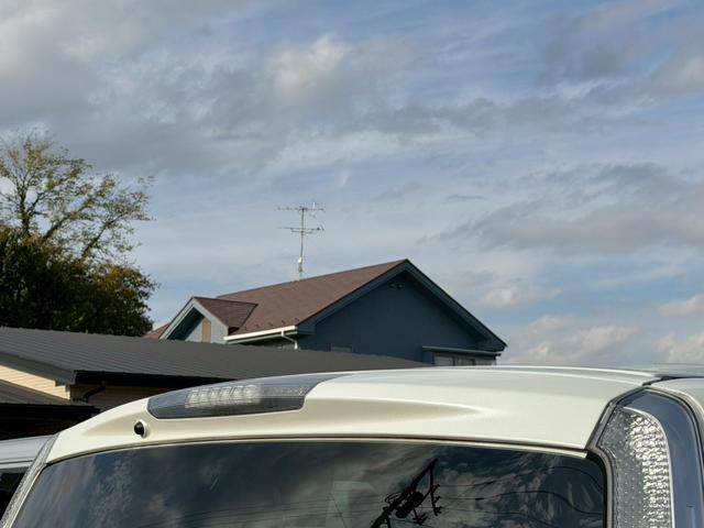 セレナ ハイウェイスター　Ｖエアロセレクション　車検２年付き　インテリジェントキー　キーレスエントリー　助手席エアバッグ　３列　ウォークスルー　盗難防止装置　衝突安全ボディ　フルフラット　ＡＢＳ　パワーウィンド　パワーステアリング（18枚目）