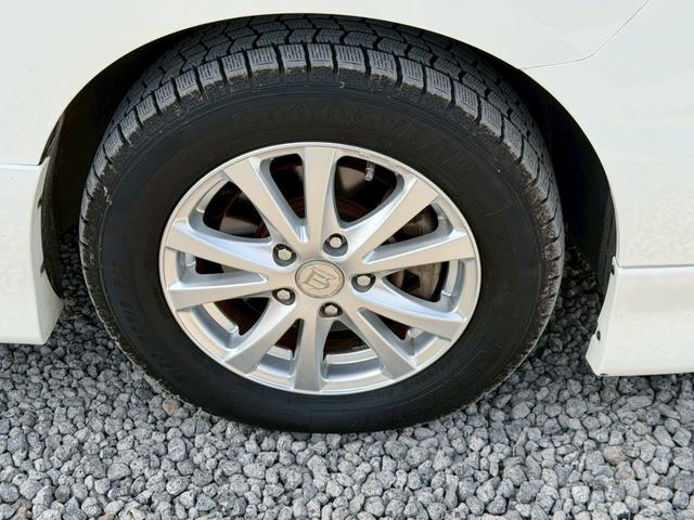 セレナ ハイウェイスター　Ｖエアロセレクション　車検２年付き　インテリジェントキー　キーレスエントリー　助手席エアバッグ　３列　ウォークスルー　盗難防止装置　衝突安全ボディ　フルフラット　ＡＢＳ　パワーウィンド　パワーステアリング（19枚目）