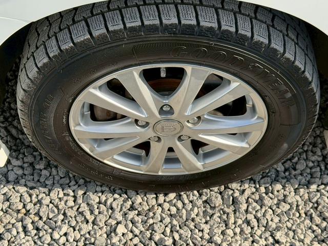 セレナ ハイウェイスター　Ｖエアロセレクション　車検２年付き　インテリジェントキー　キーレスエントリー　助手席エアバッグ　３列　ウォークスルー　盗難防止装置　衝突安全ボディ　フルフラット　ＡＢＳ　パワーウィンド　パワーステアリング（20枚目）