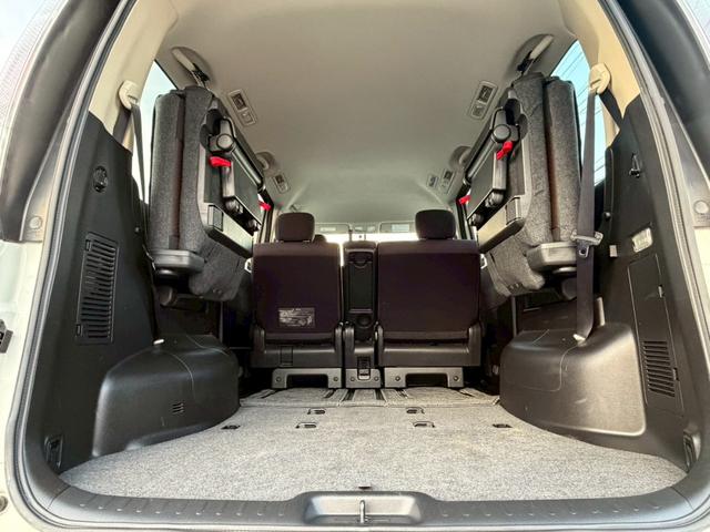 セレナ ハイウェイスター　Ｖエアロセレクション　車検２年付き　インテリジェントキー　キーレスエントリー　助手席エアバッグ　３列　ウォークスルー　盗難防止装置　衝突安全ボディ　フルフラット　ＡＢＳ　パワーウィンド　パワーステアリング（24枚目）