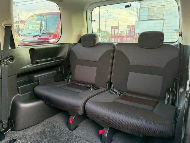 セレナ ハイウェイスター　Ｖエアロセレクション　車検２年付き　インテリジェントキー　キーレスエントリー　助手席エアバッグ　３列　ウォークスルー　盗難防止装置　衝突安全ボディ　フルフラット　ＡＢＳ　パワーウィンド　パワーステアリング（26枚目）