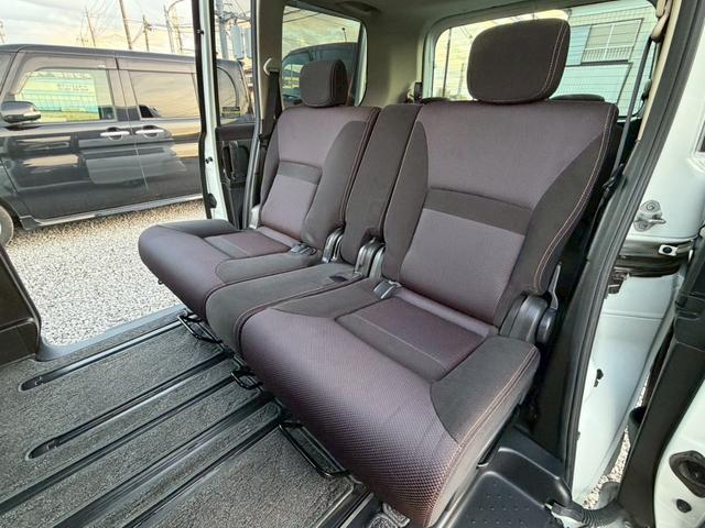 セレナ ハイウェイスター　Ｖエアロセレクション　車検２年付き　インテリジェントキー　キーレスエントリー　助手席エアバッグ　３列　ウォークスルー　盗難防止装置　衝突安全ボディ　フルフラット　ＡＢＳ　パワーウィンド　パワーステアリング（28枚目）