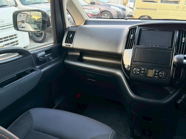 セレナ ハイウェイスター　Ｖエアロセレクション　車検２年付き　インテリジェントキー　キーレスエントリー　助手席エアバッグ　３列　ウォークスルー　盗難防止装置　衝突安全ボディ　フルフラット　ＡＢＳ　パワーウィンド　パワーステアリング（37枚目）