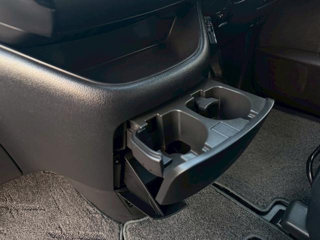 セレナ ハイウェイスター　Ｖエアロセレクション　車検２年付き　インテリジェントキー　キーレスエントリー　助手席エアバッグ　３列　ウォークスルー　盗難防止装置　衝突安全ボディ　フルフラット　ＡＢＳ　パワーウィンド　パワーステアリング（38枚目）