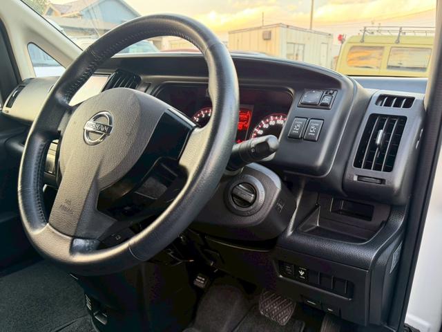 セレナ ハイウェイスター　Ｖエアロセレクション　車検２年付き　インテリジェントキー　キーレスエントリー　助手席エアバッグ　３列　ウォークスルー　盗難防止装置　衝突安全ボディ　フルフラット　ＡＢＳ　パワーウィンド　パワーステアリング（39枚目）