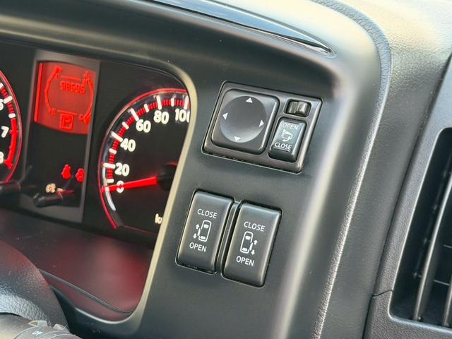 セレナ ハイウェイスター　Ｖエアロセレクション　車検２年付き　インテリジェントキー　キーレスエントリー　助手席エアバッグ　３列　ウォークスルー　盗難防止装置　衝突安全ボディ　フルフラット　ＡＢＳ　パワーウィンド　パワーステアリング（41枚目）