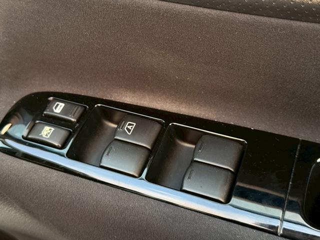 セレナ ハイウェイスター　Ｖエアロセレクション　車検２年付き　インテリジェントキー　キーレスエントリー　助手席エアバッグ　３列　ウォークスルー　盗難防止装置　衝突安全ボディ　フルフラット　ＡＢＳ　パワーウィンド　パワーステアリング（54枚目）