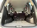 ハイウェイスター　Ｖエアロセレクション　車検２年付き　インテリジェントキー　キーレスエントリー　助手席エアバッグ　３列　ウォークスルー　盗難防止装置　衝突安全ボディ　フルフラット　ＡＢＳ　パワーウィンド　パワーステアリング（24枚目）