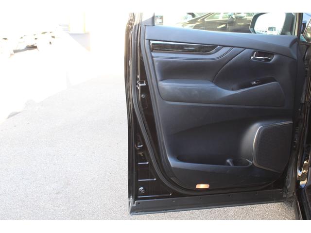 アルファード ２．５Ｓ　Ｃパッケージ　１オーナー　プリクラッシュＳ　黒半革　１０型アルパインナビ　フルセグ　１２．８型Ｆダウンモニター　ＥＴＣ　Ｂカメラ　ドラレコ　パワーＢドア　２眼ＬＥＤライト　ＬＥＤフォグ　１８インチＡＷ　２年保証（31枚目）