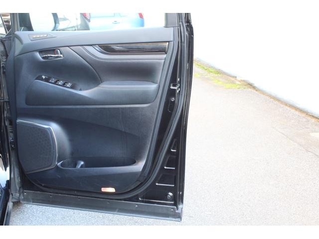 アルファード ２．５Ｓ　Ｃパッケージ　１オーナー　プリクラッシュＳ　黒半革　１０型アルパインナビ　フルセグ　１２．８型Ｆダウンモニター　ＥＴＣ　Ｂカメラ　ドラレコ　パワーＢドア　２眼ＬＥＤライト　ＬＥＤフォグ　１８インチＡＷ　２年保証（32枚目）