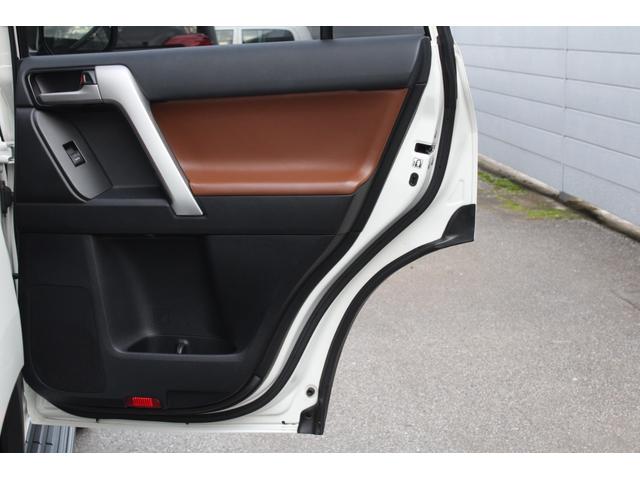 ランドクルーザープラド ＴＸ　Ｌパッケージ　７０ｔｈアニバーサリーリミテッド　１オーナー　ビルシュタインショック　トヨタセーフティセンス　レーダークルーズＣ　ムーンルーフ　茶本革　アルパインナビ　フルセグ　ＥＴＣ　Ｂカメラ　デジタルインナーミラー　１８インチＡＷ　２年保証（34枚目）