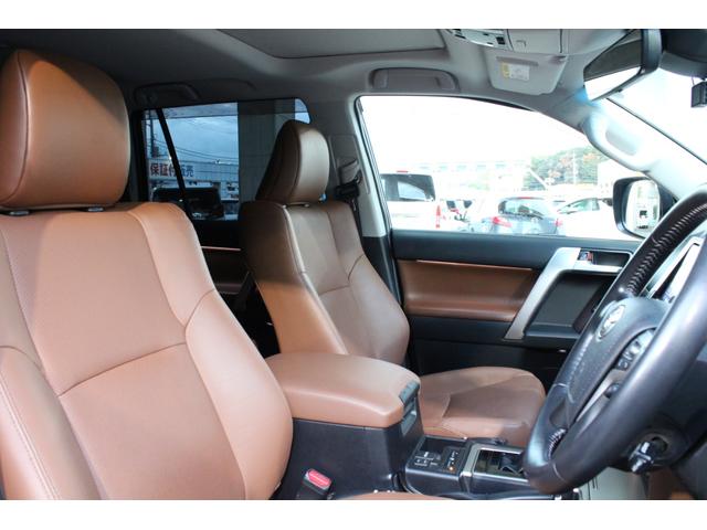 ランドクルーザープラド ＴＸ　Ｌパッケージ　７０ｔｈアニバーサリーリミテッド　１オーナー　トヨタセーフティセンス　レーダークルーズＣ　茶本革電動シート　ムーンルーフ　９型ＳＤナビ　フルセグ　ＥＴＣ２．０　Ｂカメラ　ＬＥＤヘッドライト　ＬＥＤフォグ　社外１７インチＡＷ　２年保証（8枚目）