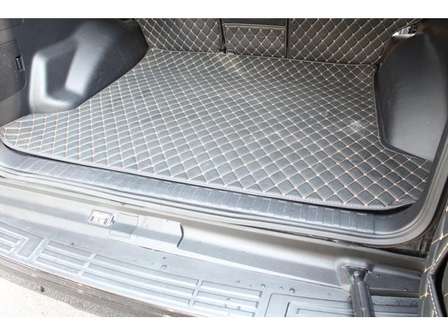 ランドクルーザープラド ＴＸ　Ｌパッケージ　７０ｔｈアニバーサリーリミテッド　１オーナー　トヨタセーフティセンス　レーダークルーズＣ　茶本革電動シート　ムーンルーフ　９型ＳＤナビ　フルセグ　ＥＴＣ２．０　Ｂカメラ　ＬＥＤヘッドライト　ＬＥＤフォグ　社外１７インチＡＷ　２年保証（11枚目）