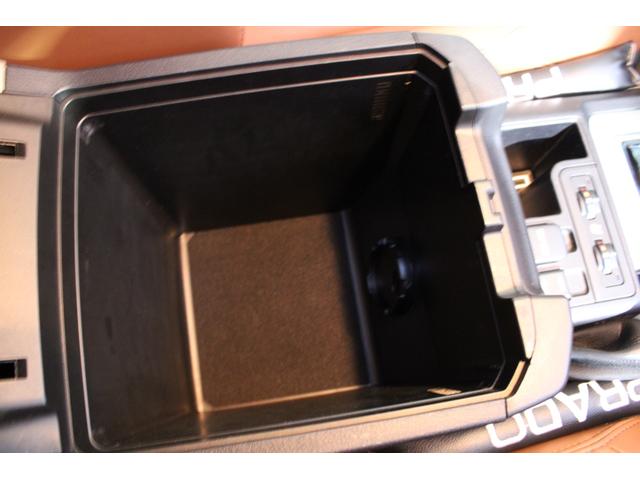 ランドクルーザープラド ＴＸ　Ｌパッケージ　７０ｔｈアニバーサリーリミテッド　１オーナー　トヨタセーフティセンス　レーダークルーズＣ　茶本革電動シート　ムーンルーフ　９型ＳＤナビ　フルセグ　ＥＴＣ２．０　Ｂカメラ　ＬＥＤヘッドライト　ＬＥＤフォグ　社外１７インチＡＷ　２年保証（54枚目）