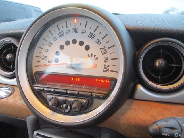 MINI ワン アルミホイール キーレスエントリー AT 盗難防止システム ABS CD ミュージックプレイヤー接続可 エアコン パワーステアリング パワーウィンドウ 運転席エアバッグ(3枚目)