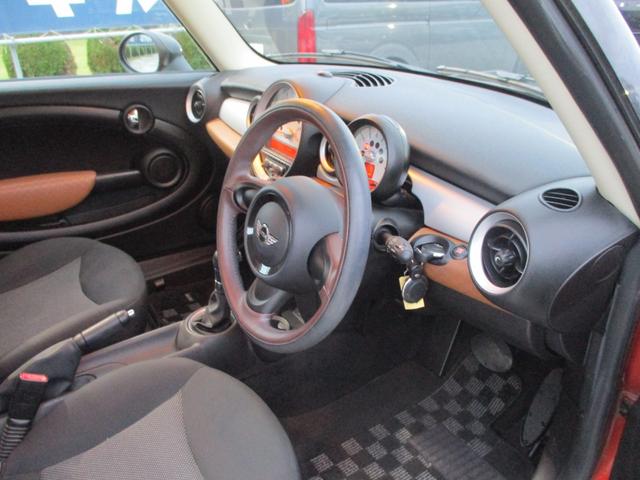 MINI ワン アルミホイール キーレスエントリー AT 盗難防止システム ABS CD ミュージックプレイヤー接続可 エアコン パワーステアリング パワーウィンドウ 運転席エアバッグ(7枚目)