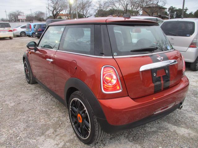 MINI ワン アルミホイール キーレスエントリー AT 盗難防止システム ABS CD ミュージックプレイヤー接続可 エアコン パワーステアリング パワーウィンドウ 運転席エアバッグ(16枚目)