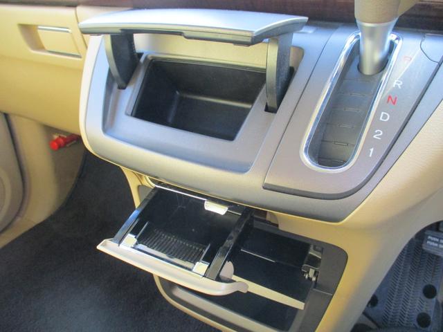 エリシオン Ｇ　ＥＴＣ　ナビ　ＴＶ　クリアランスソナー　両側スライド・片側電動　ＨＩＤ　キーレスエントリー　電動格納ミラー　３列シート　チップアップシート　ＡＴ　アルミホイール　盗難防止システム　衝突安全ボディ（8枚目）