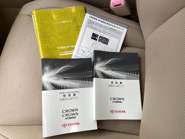クラウンハイブリッド Ｇパッケージ　キー２つ＆カードキー、全ドアイージークローザー、後席リクライニング、リヤ＆後席サンシェード、シートメモリ２つ分、前席シートヒーター＆ベンチレーション、ＥＴＣ、ＣＤ　ＤＶＤ、左側サイドカメラ、（51枚目）