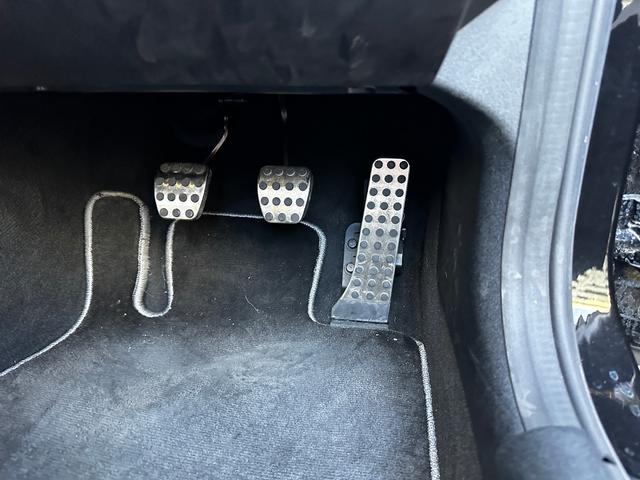 ＳＬＣ ＳＬＣ２００　スポーツ　ＳＬＣ２００ＳＰＯＲＴＳ　ＭＴ　ＬＩＭＩＴＥＤ　オンライン販売専用車　メルセデス・ベンツ正規モデル日本国内最後のマニュアルトランスミッション車（14枚目）