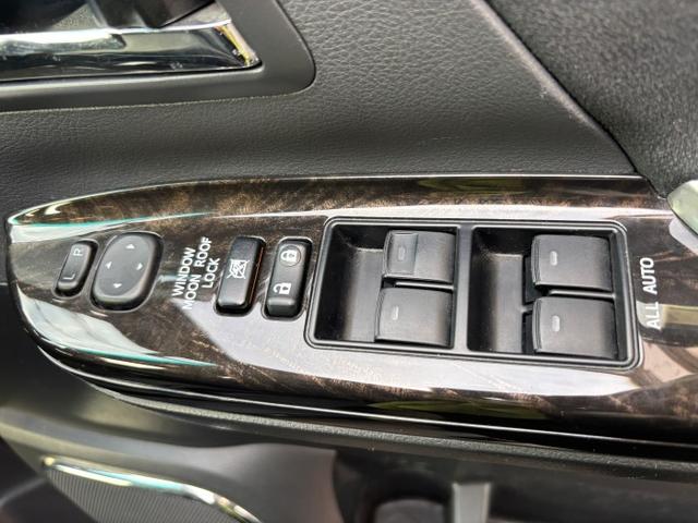 ヴェルファイア ２．４Ｚ　Ｇエディション　後期型／サンルーフ／ＡＬＰＩＮＥ８型ナビ／フリップダウンモニター／電動リアゲート／両側電動スライドドア（35枚目）