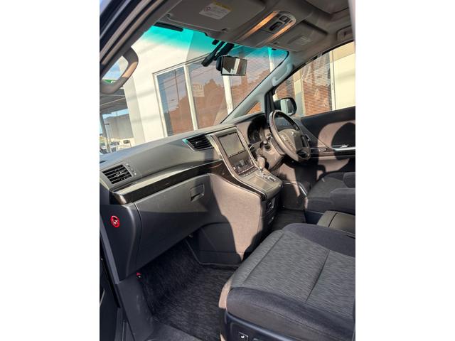 ヴェルファイア ２．４Ｚ　Ｇエディション　後期型／サンルーフ／ＡＬＰＩＮＥ８型ナビ／フリップダウンモニター／電動リアゲート／両側電動スライドドア（40枚目）