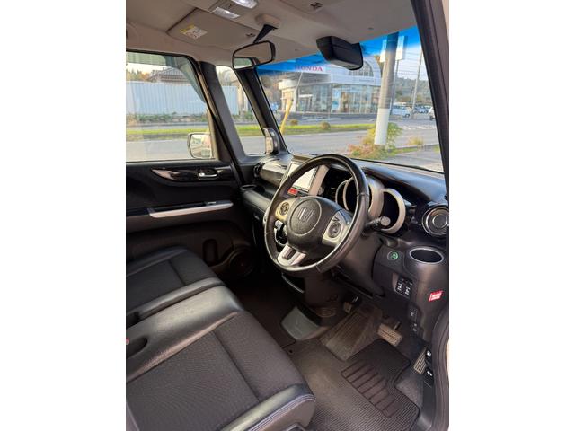 Ｎ－ＢＯＸカスタム Ｇ　ターボＳＳブラックスタイルパッケージ　純正ナビ／ＴＶ／バックカメラ／両側パワースライドドア／シートヒーター／ＨＩＤヘッドライト（15枚目）